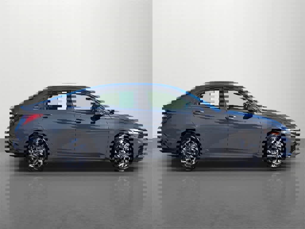 Used 2024 Hyundai Elantra Limited image 7