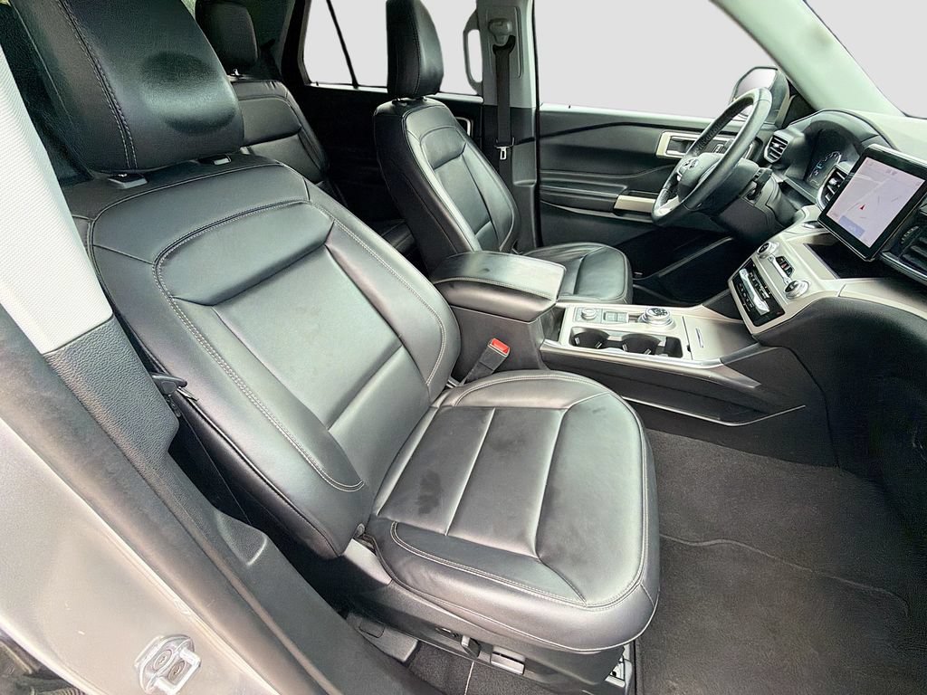 Used 2023 Ford Explorer XLT AWD/4WD image 32