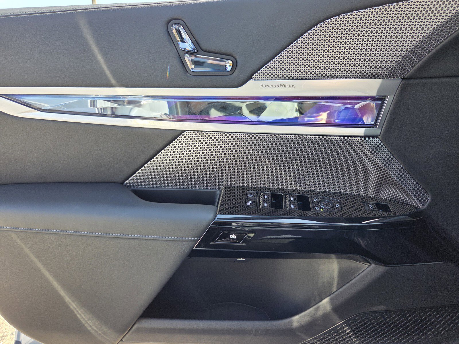 New 2026 BMW 750e xDrive w/ Executive Package image 21