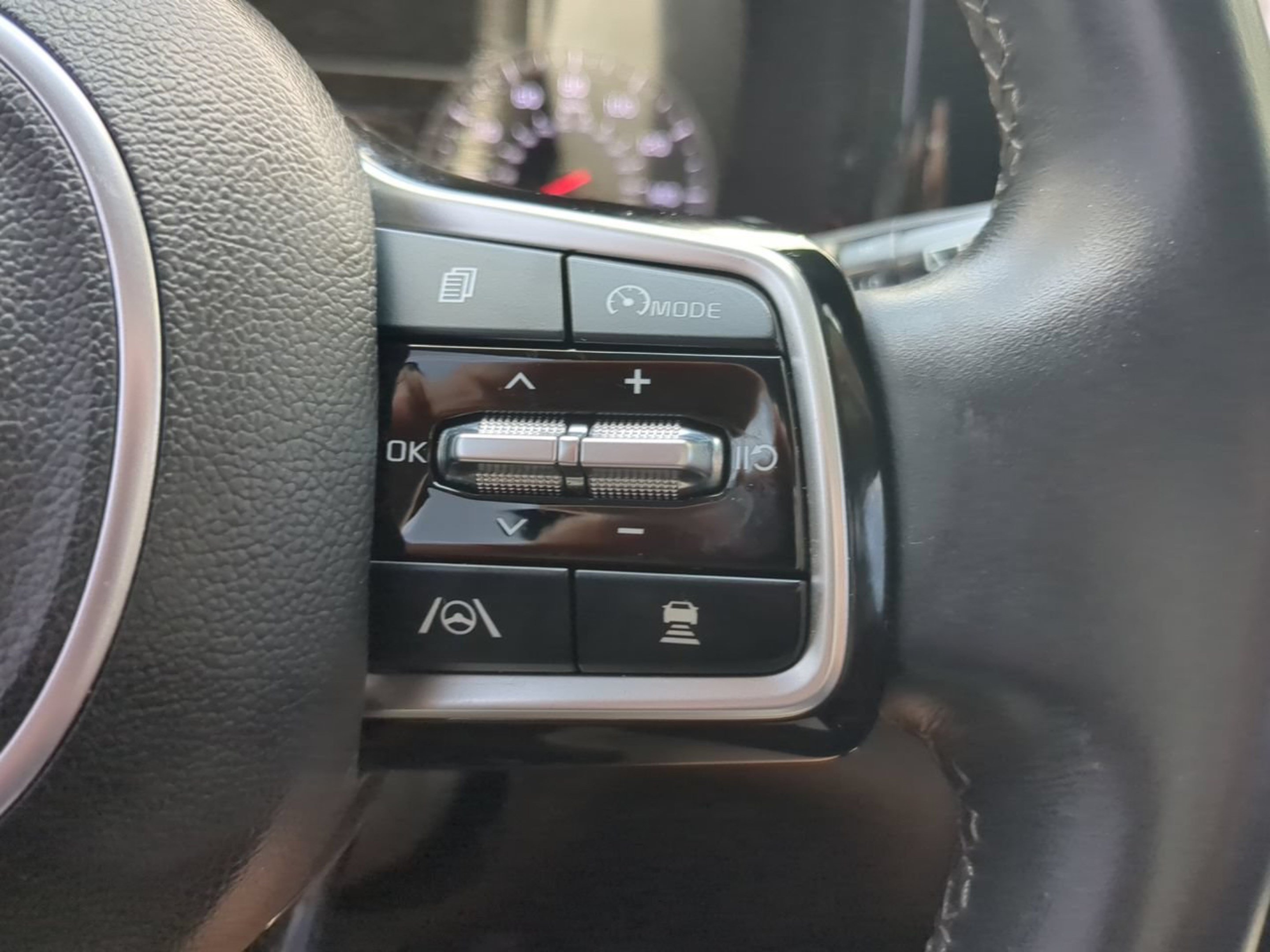 Certified 2022 Kia Sorento SX FWD image 32