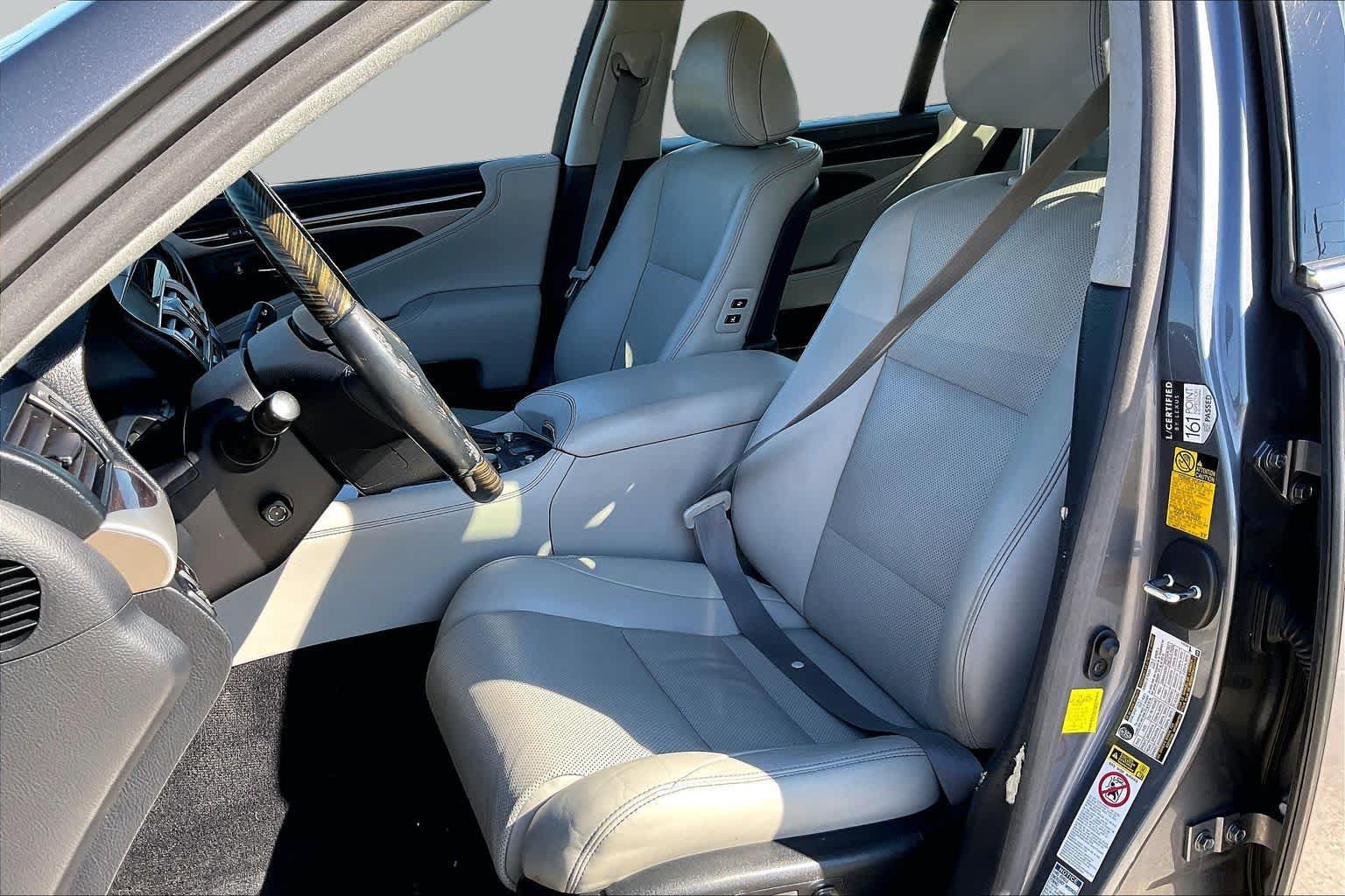 Used 2015 Lexus LS 460 AWD w/ Comfort Package image 8