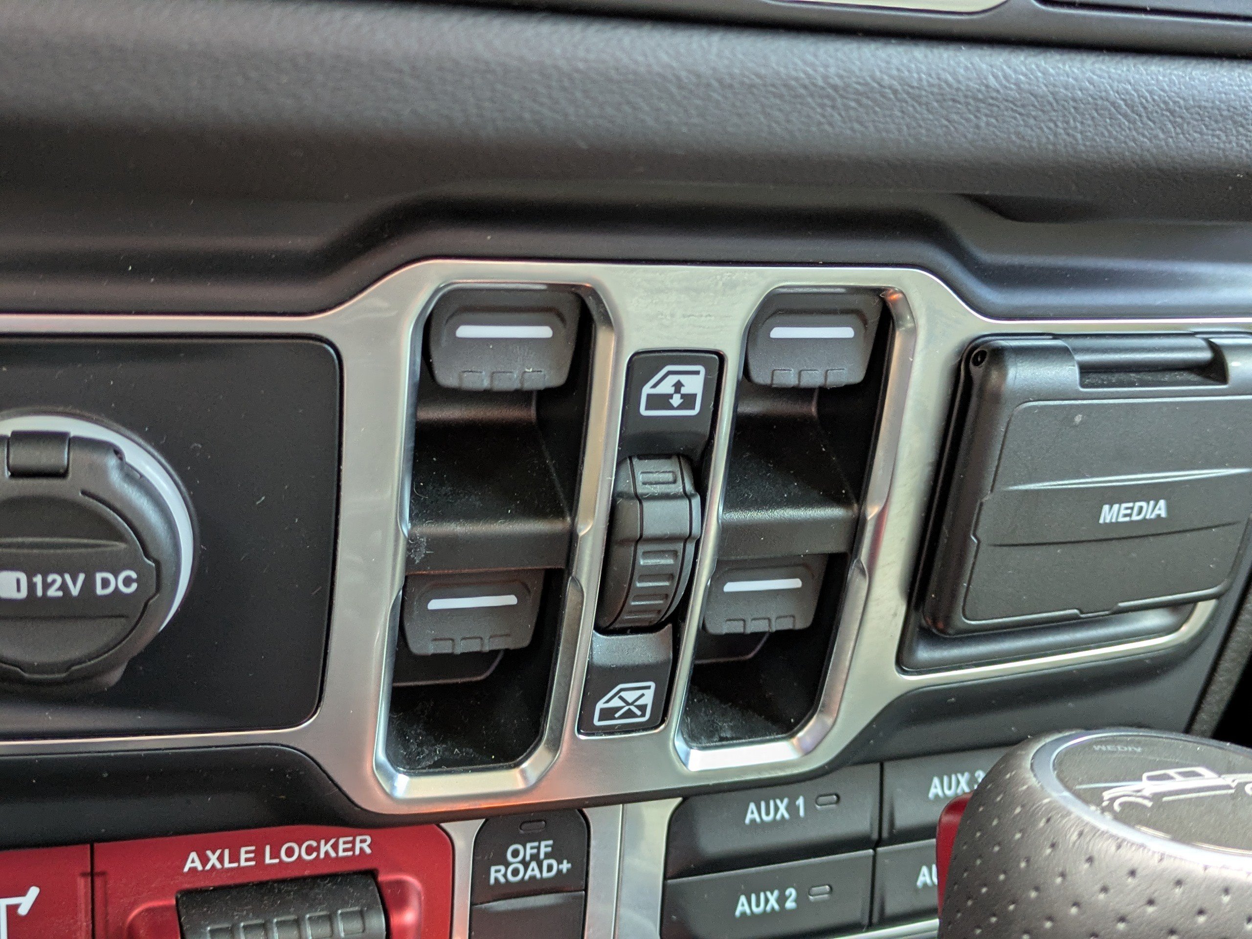 Used 2024 Jeep Gladiator Mojave AWD/4WD image 24