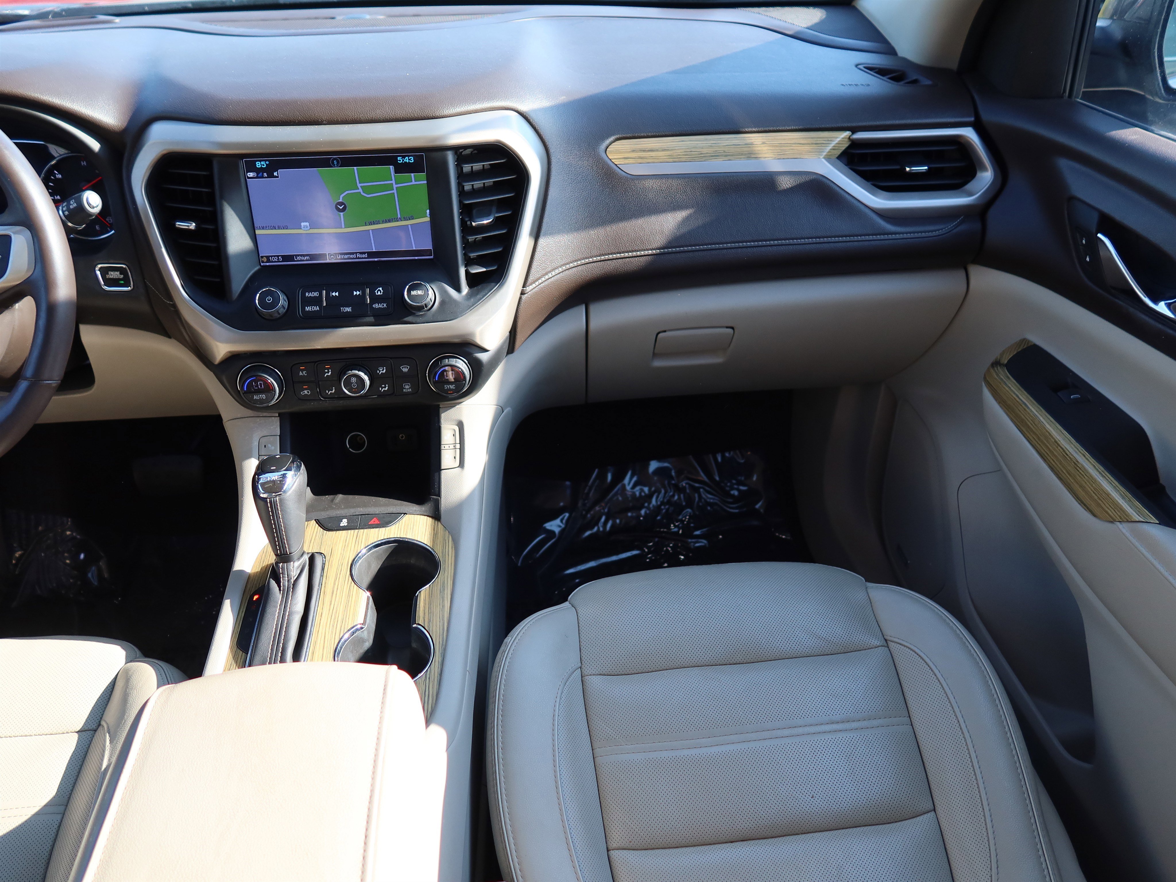 Used 2019 GMC Acadia Denali w/ Technology Package AWD/4WD image 16