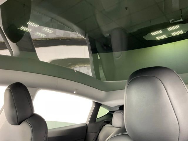 Used 2021 Tesla Model Y Long Range AWD/4WD image 16