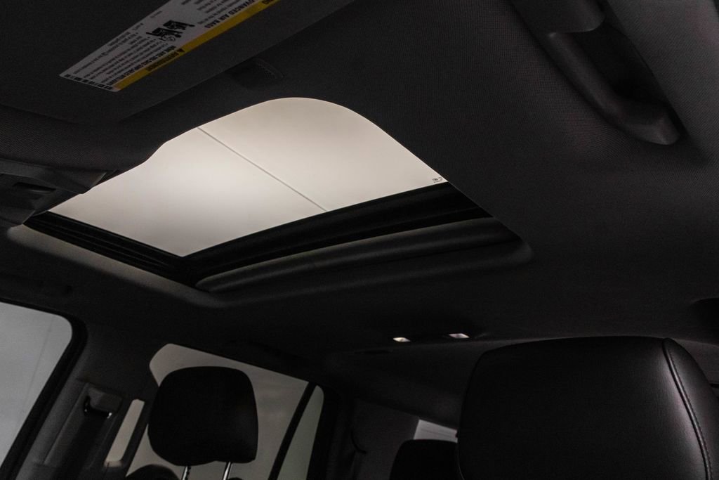 Used 2015 Cadillac Escalade Luxury image 21