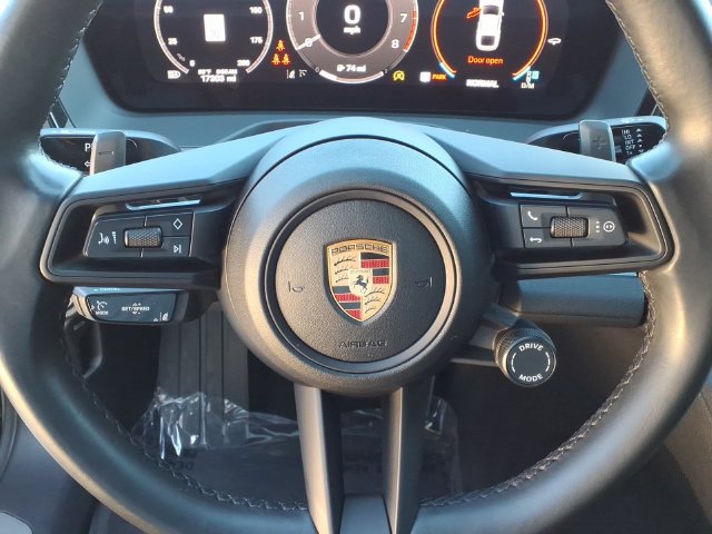Used 2025 Porsche Panamera image 8