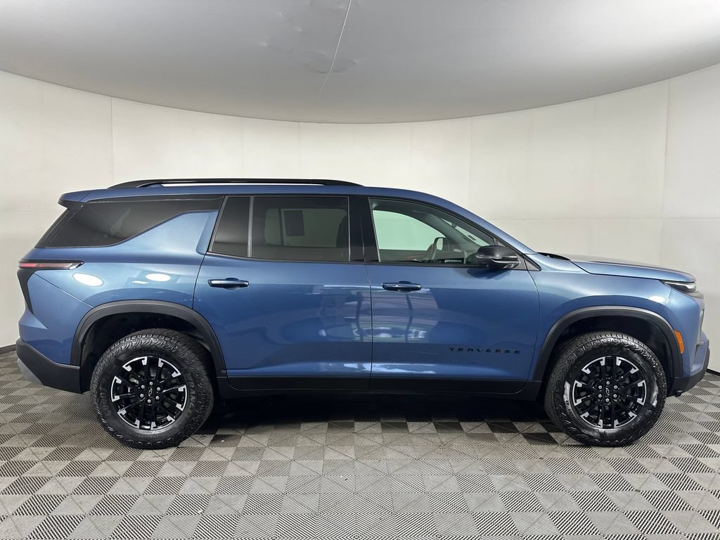 Used 2025 Chevrolet Traverse Z71 w/ LPO, Floor Liner Package AWD/4WD image 6