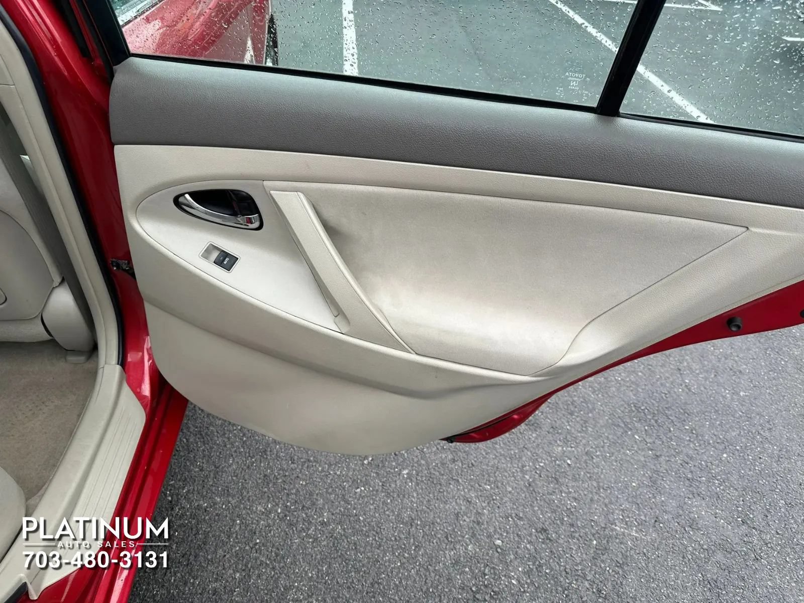 Used 2011 Toyota Camry LE FWD image 9