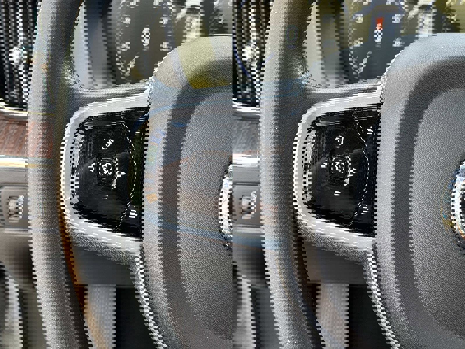 Used 2021 Volvo XC60 T5 Inscription w/ Advanced Package image 28