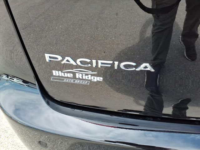 New 2027 Chrysler Pacifica Limited FWD image 6