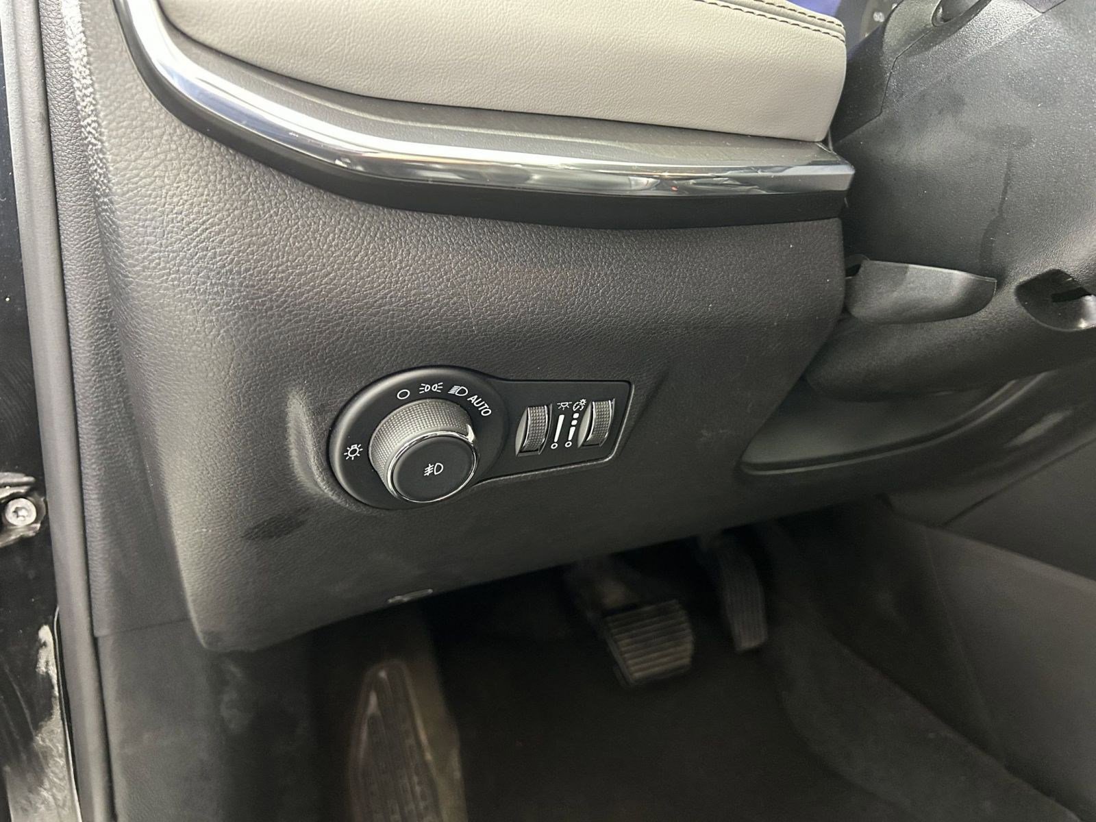 Used 2022 Jeep Compass Limited image 18