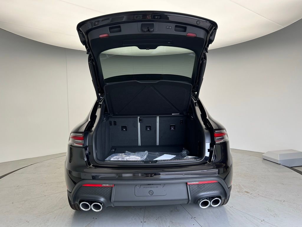 Certified 2025 Porsche Macan AWD/4WD image 20