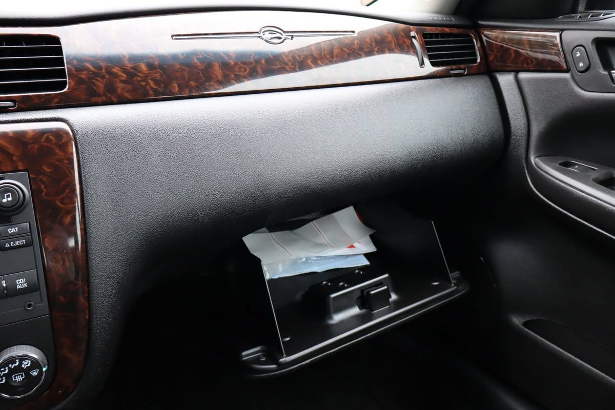 Used 2013 Chevrolet Impala LTZ FWD image 36