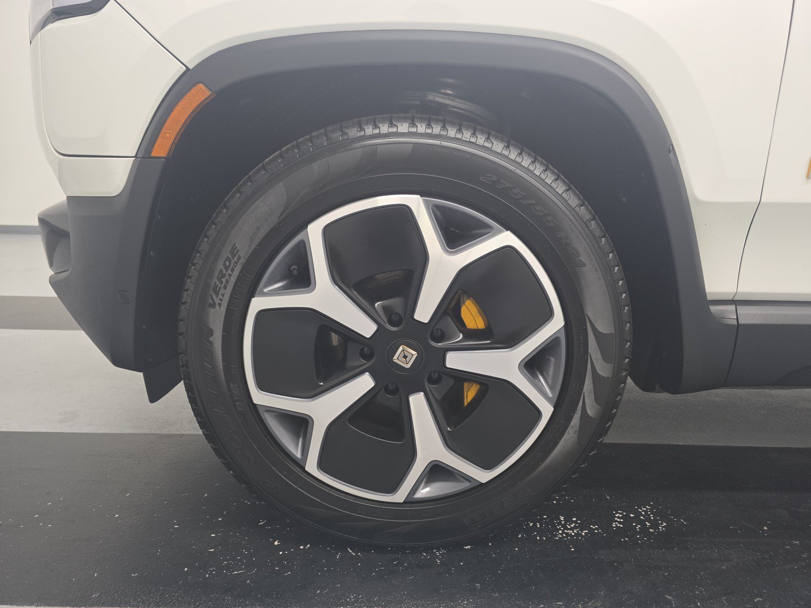 Used 2024 Rivian R1S Adventure AWD/4WD image 9