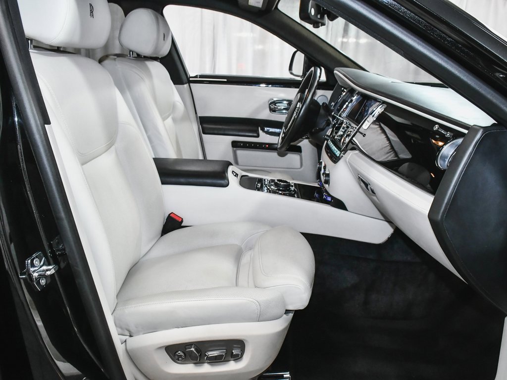 Used 2018 Rolls-Royce Ghost image 54