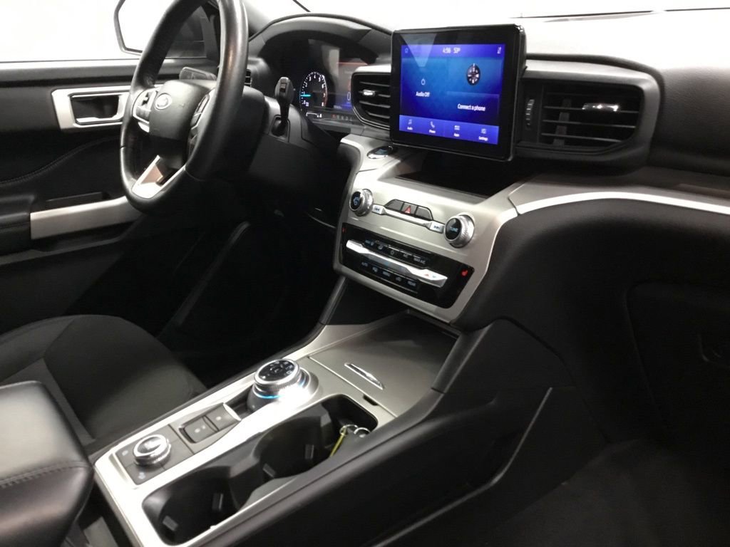 Used 2022 Ford Explorer XLT image 25
