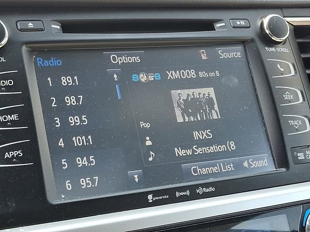 Used 2016 Toyota Highlander XLE w/ Four Season Floor Mat Package image 18