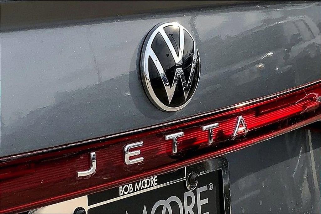 Certified 2025 Volkswagen Jetta S image 8