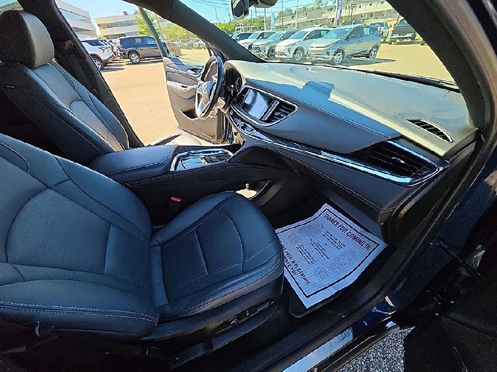Used 2023 Buick Enclave Essence AWD/4WD image 47