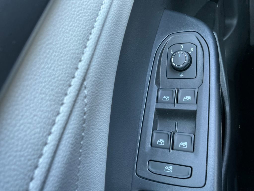 New 2025 Volkswagen Taos SEL image 22