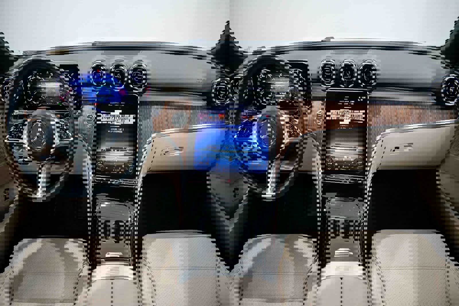 Used 2025 Mercedes-Benz C 300 Sedan image 12