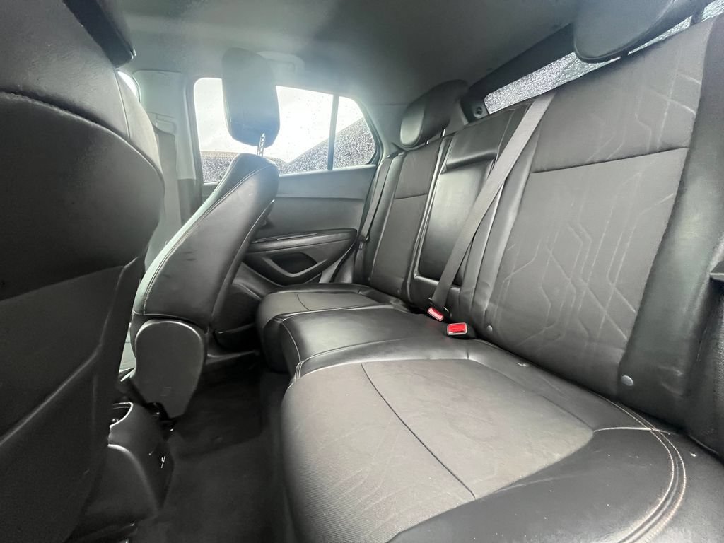Used 2020 Chevrolet Trax LT w/ LT Convenience Package FWD image 13
