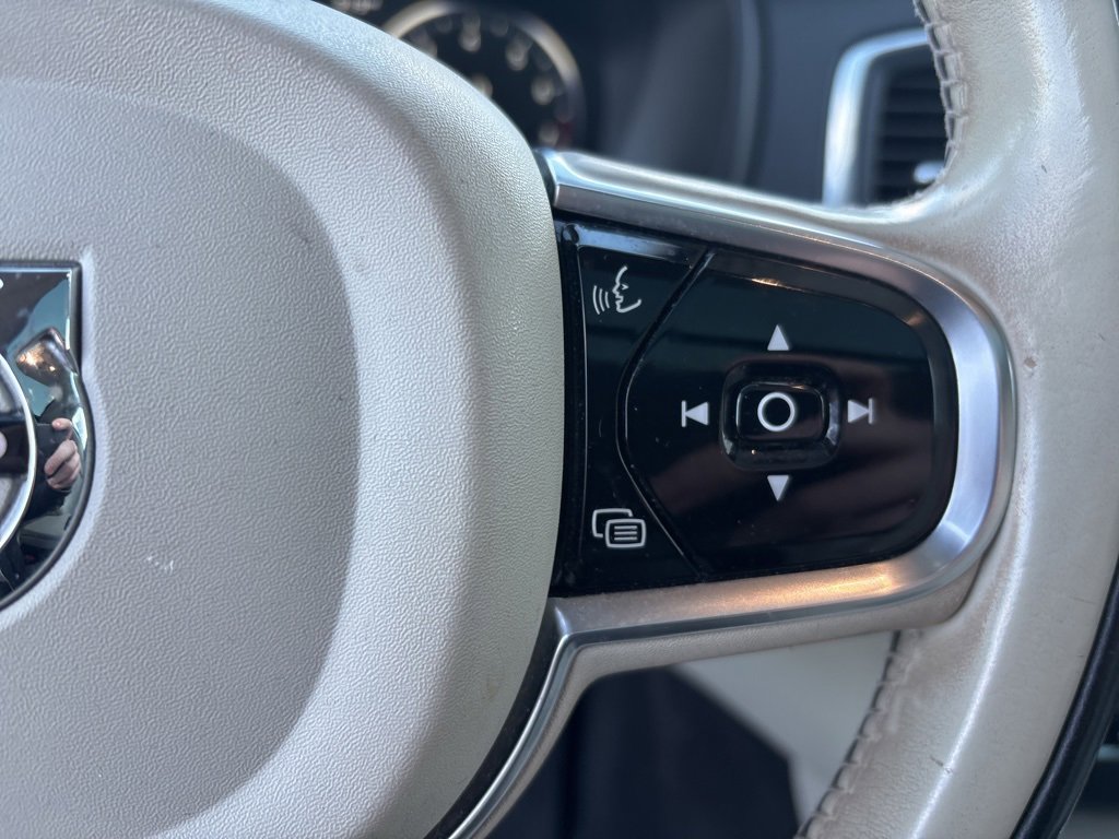 Used 2020 Volvo XC90 T6 Momentum w/ Protection Package Premier image 26