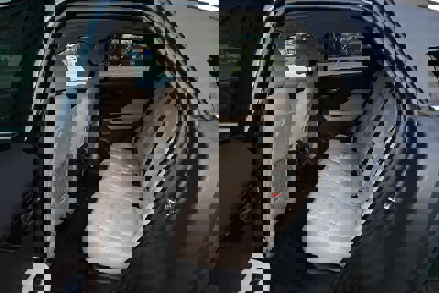 Used 2017 Jaguar F-PACE Prestige image 24