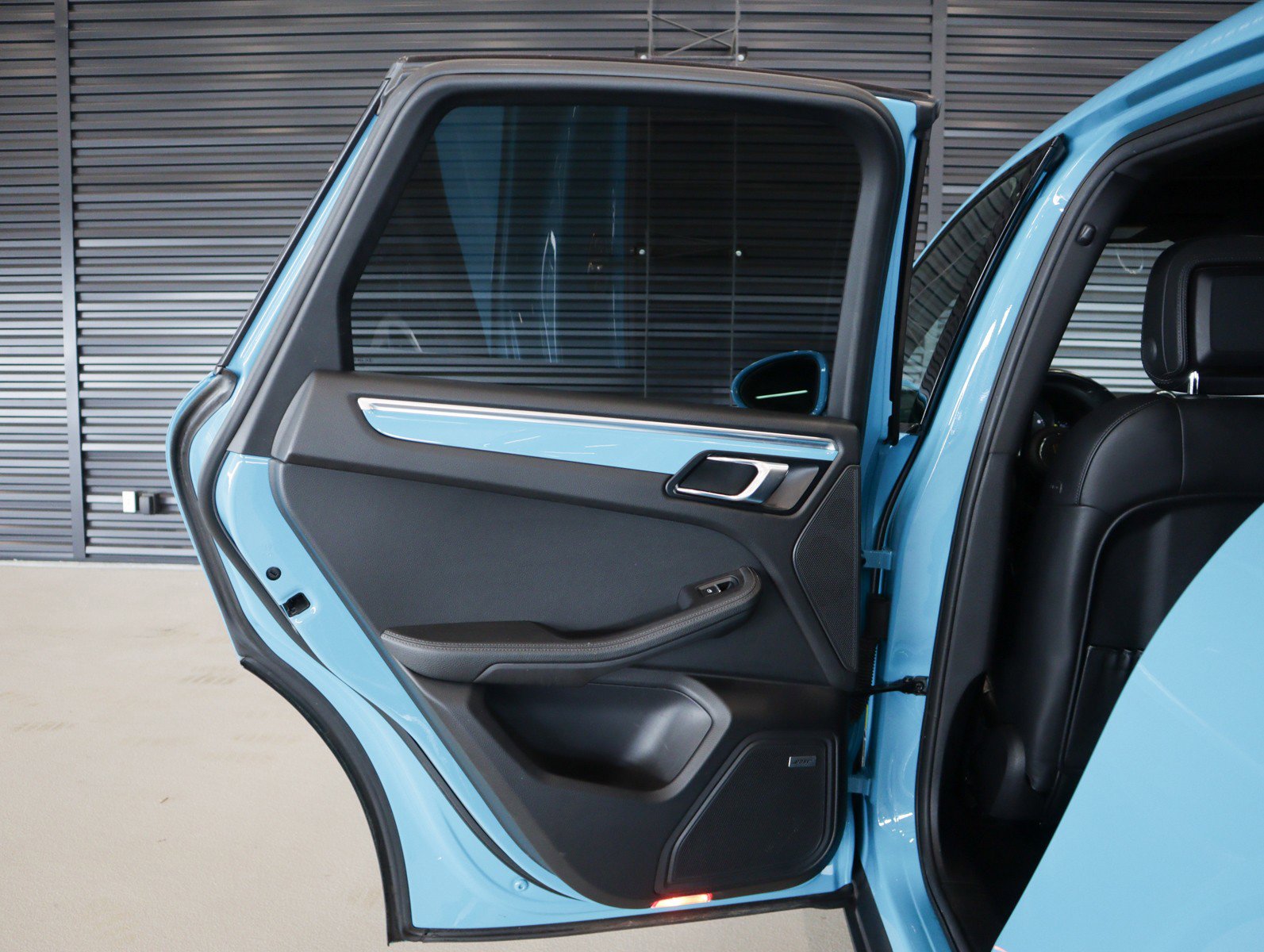 Certified 2020 Porsche Macan S AWD/4WD image 23