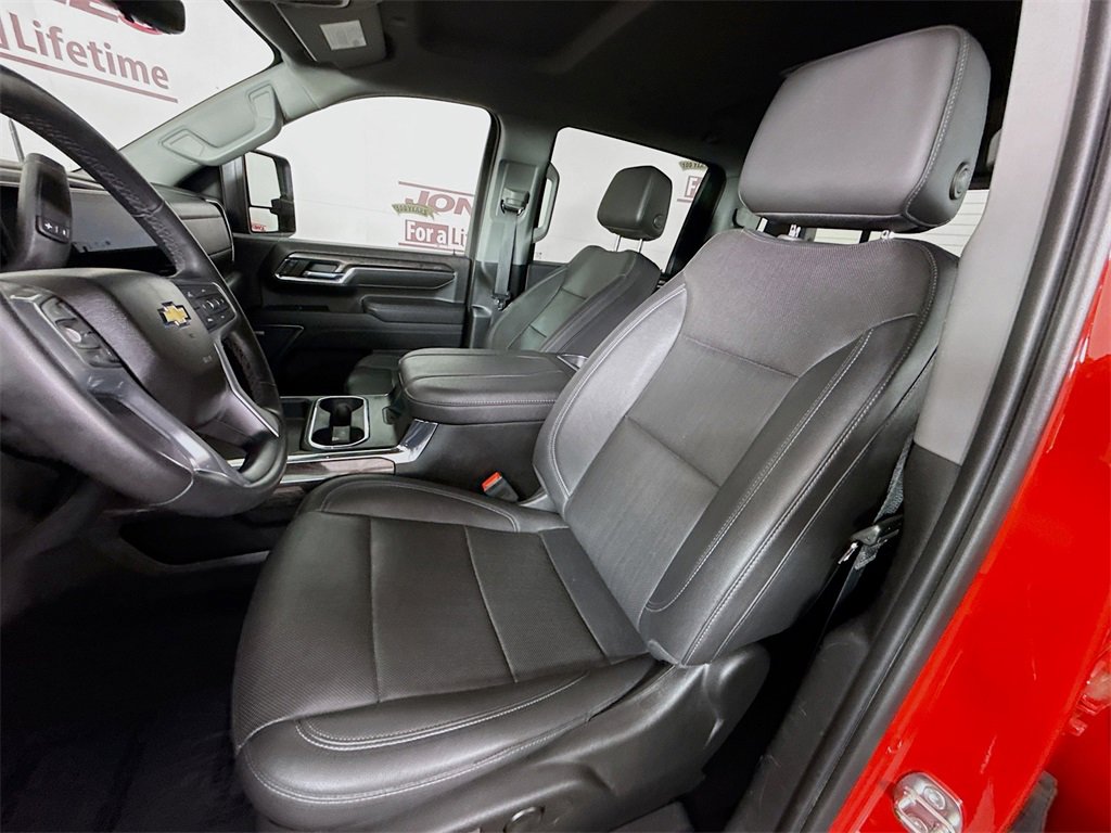 Used 2024 Chevrolet Silverado 3500 LTZ w/ LTZ Convenience Package image 26