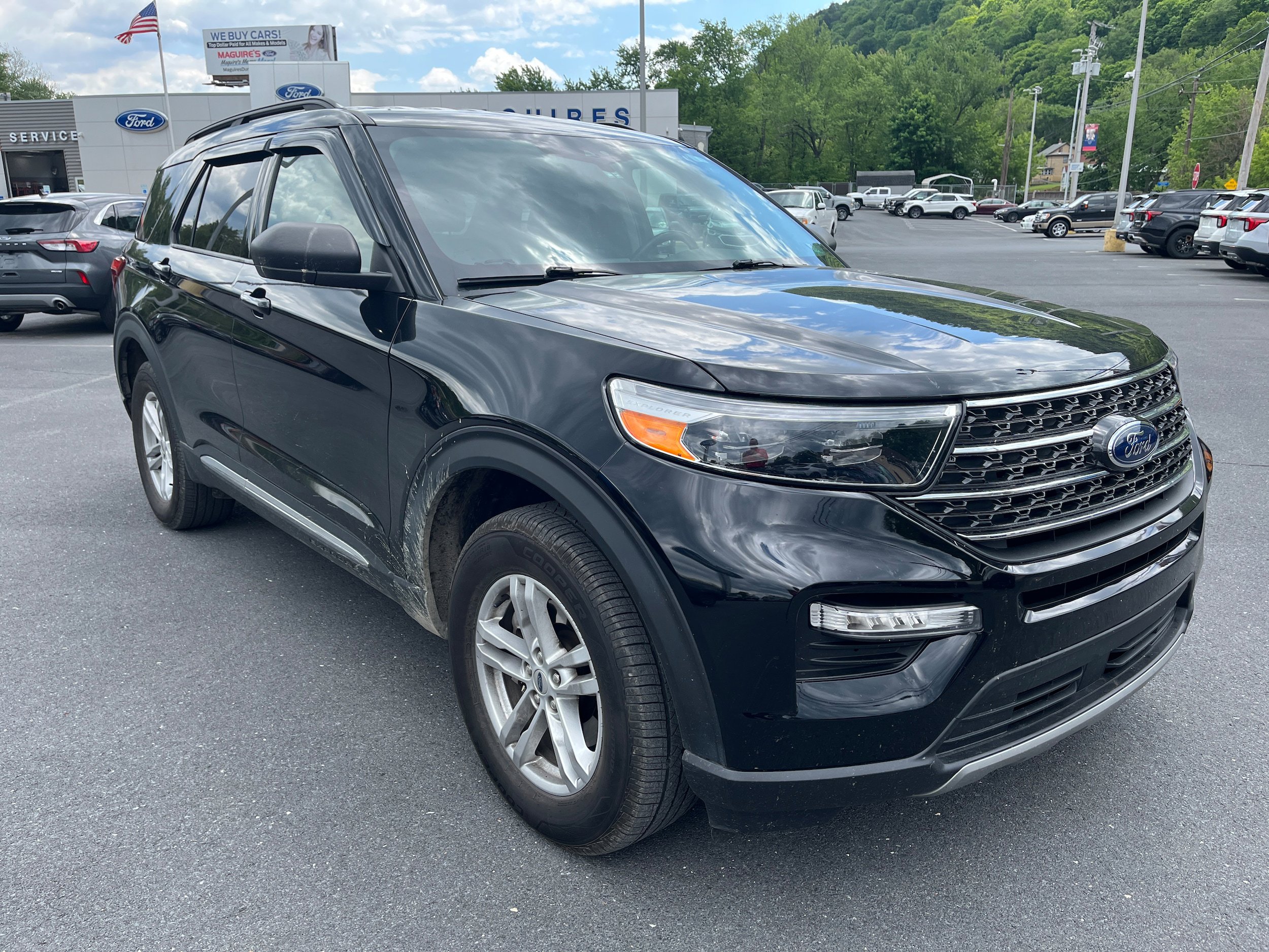 Used 2021 Ford Explorer XLT w/ Equipment Group 202A AWD/4WD image 3