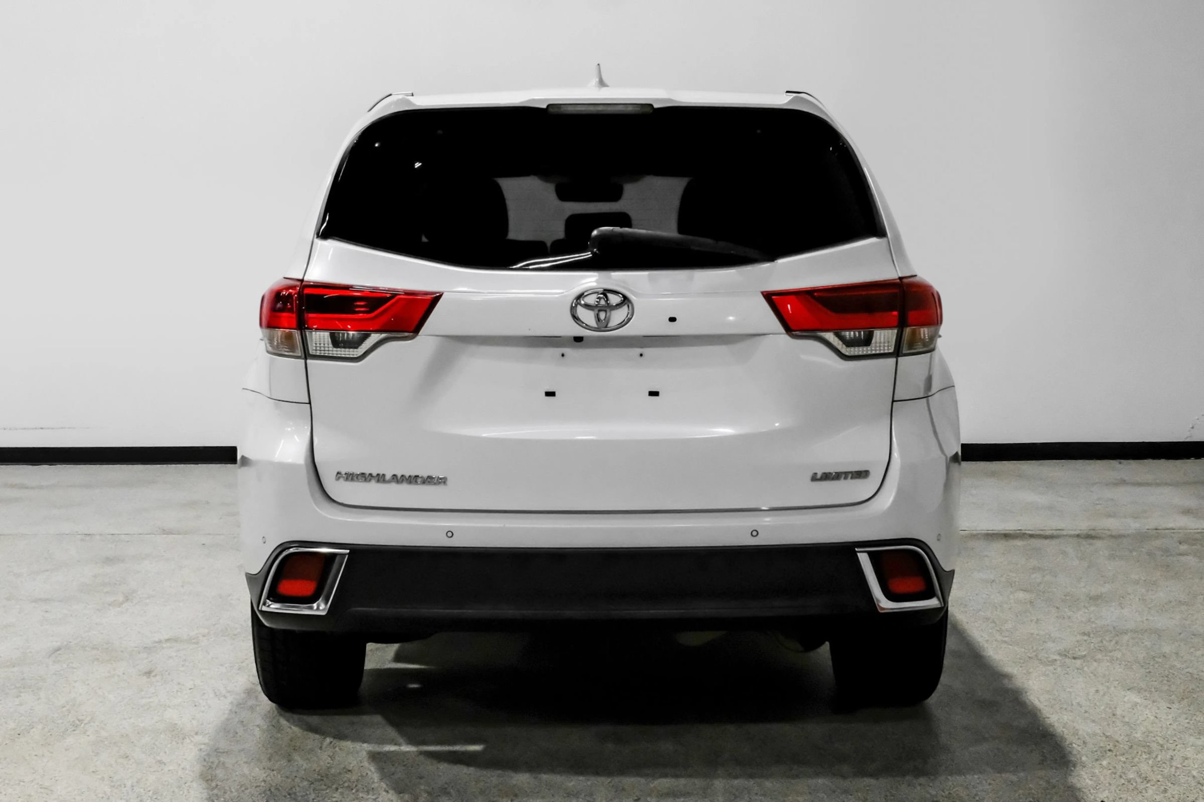 Used 2018 Toyota Highlander Limited FWD image 7