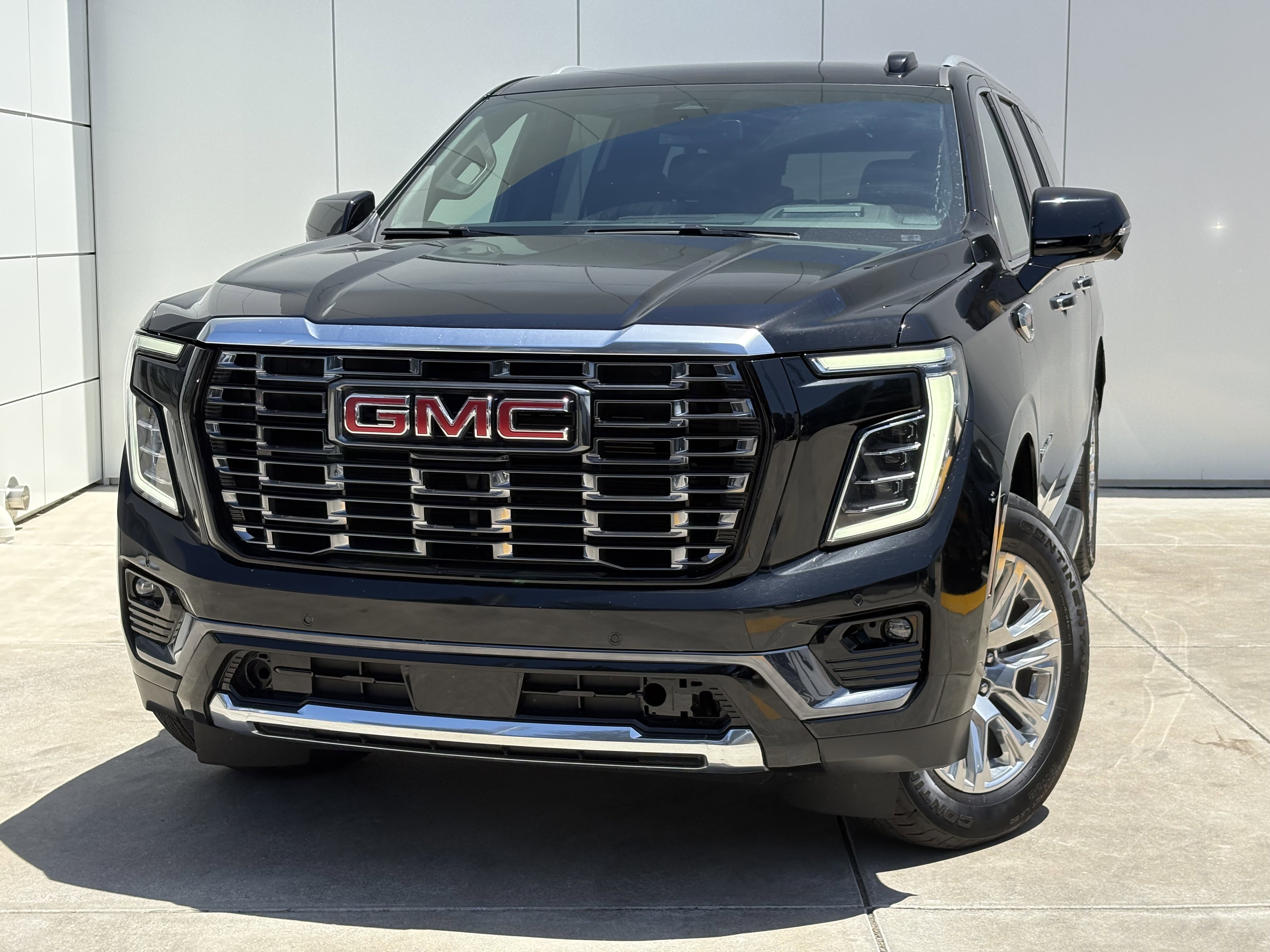 Used 2025 GMC Yukon XL Denali AWD/4WD image 1