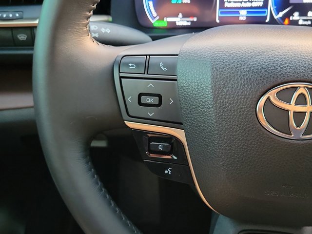 Used 2023 Toyota Crown Limited image 15