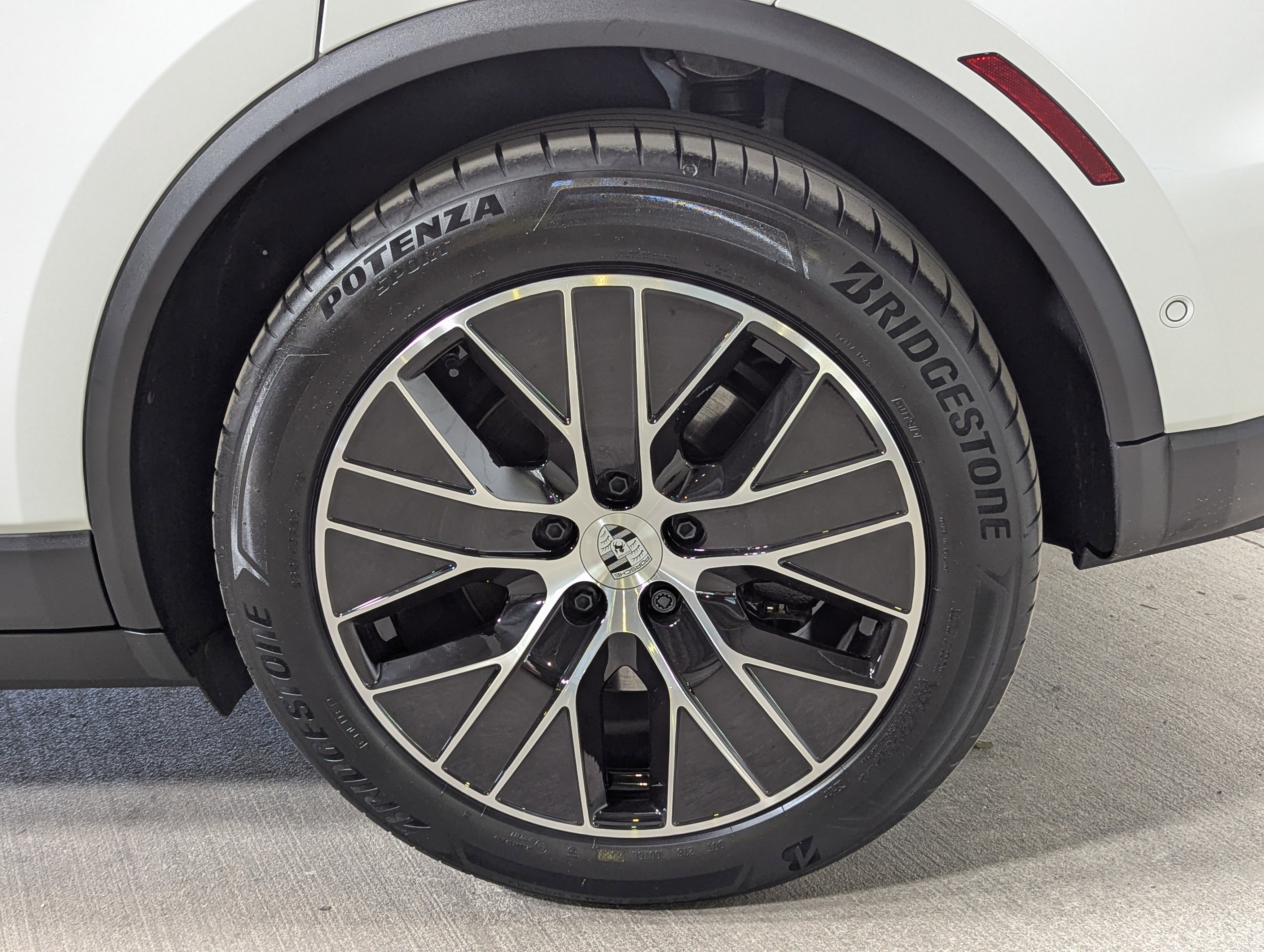 Certified 2025 Porsche Macan 4 Electric image 12