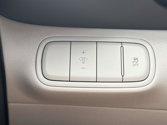 New 2026 Hyundai Venue SEL FWD image 32
