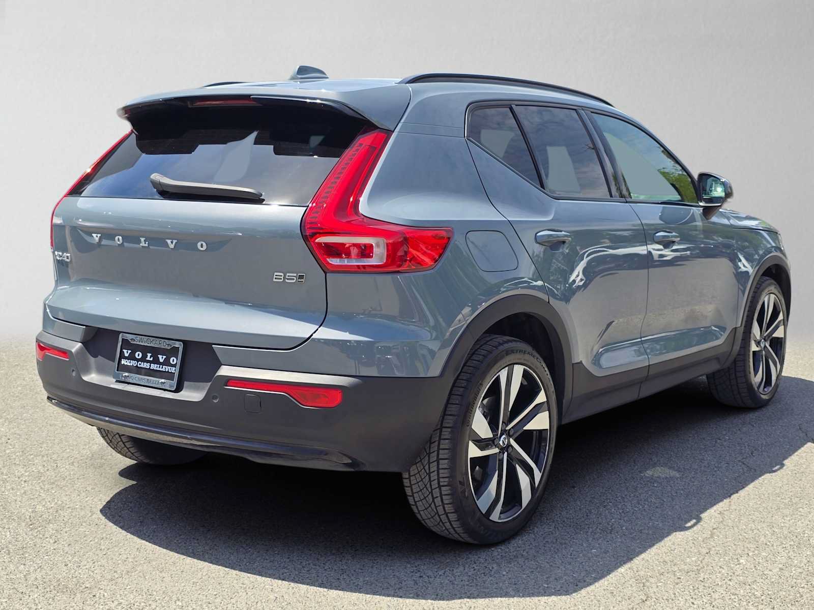 Certified 2023 Volvo XC40 B5 Plus w/ Protection Package Premier AWD/4WD image 3