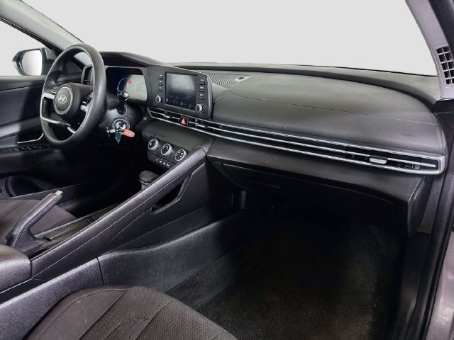 Used 2025 Hyundai Elantra SE FWD image 28
