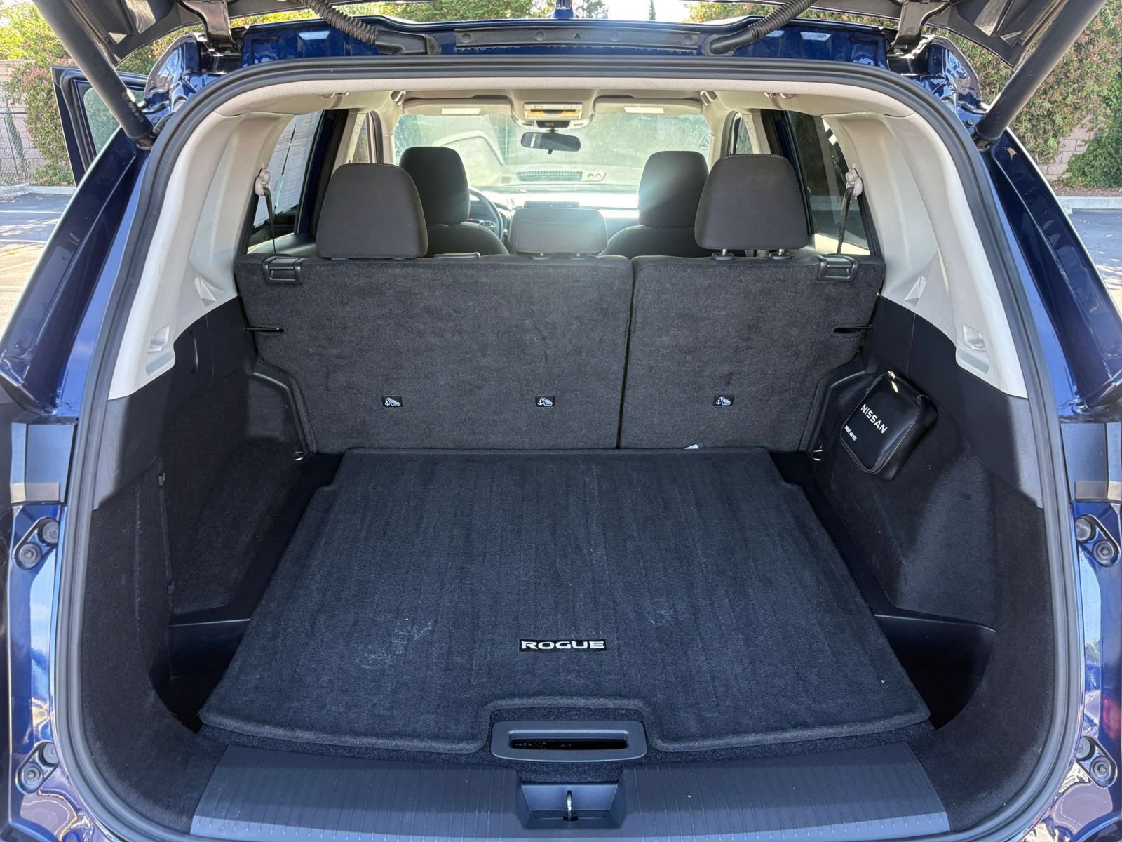 Used 2025 Nissan Rogue SV FWD image 33