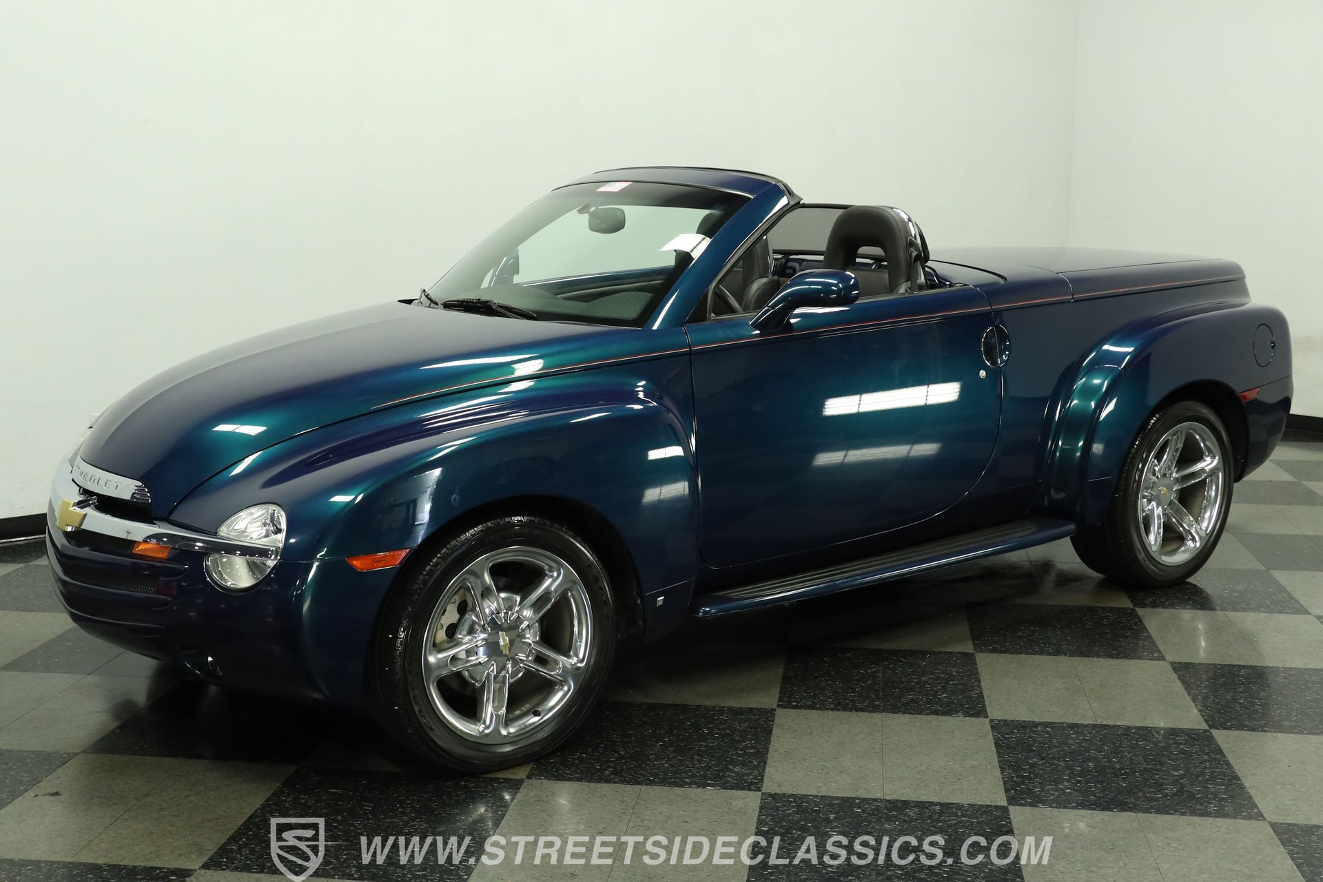 Used 2006 Chevrolet SSR w/ Preferred Equipment Group RWD image 6