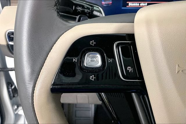 Used 2023 Lincoln Corsair Reserve FWD image 17