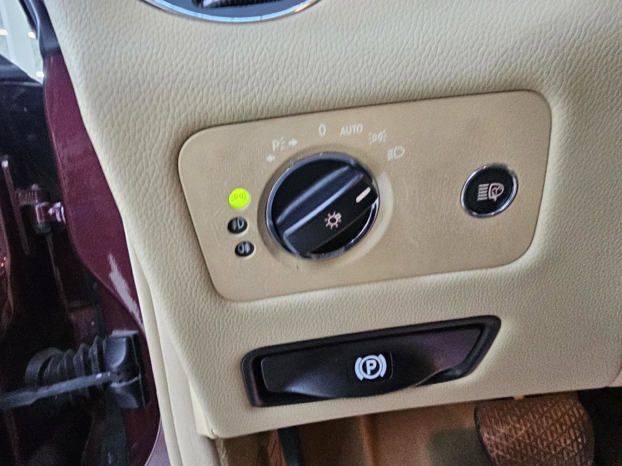 Used 2006 Mercedes-Benz CLS 500 w/ Premium Pkg image 35