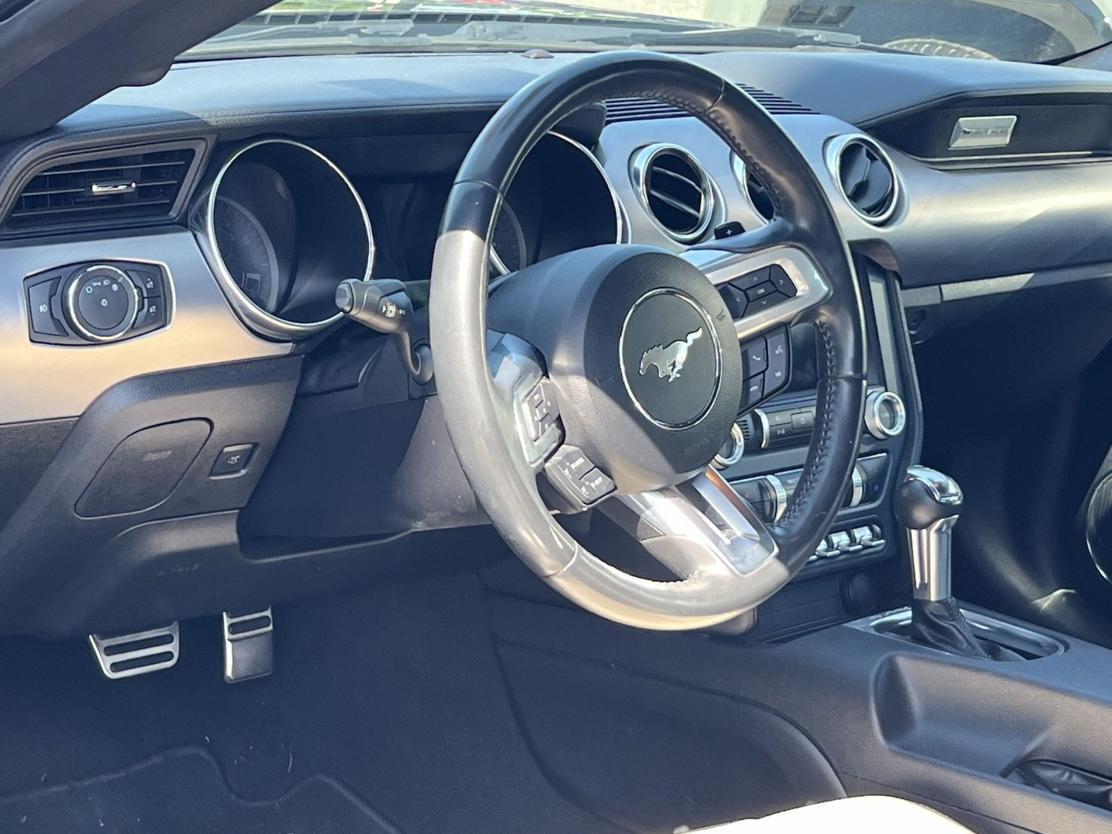 Used 2022 Ford Mustang GT Premium w/ Black Accent Package RWD image 15