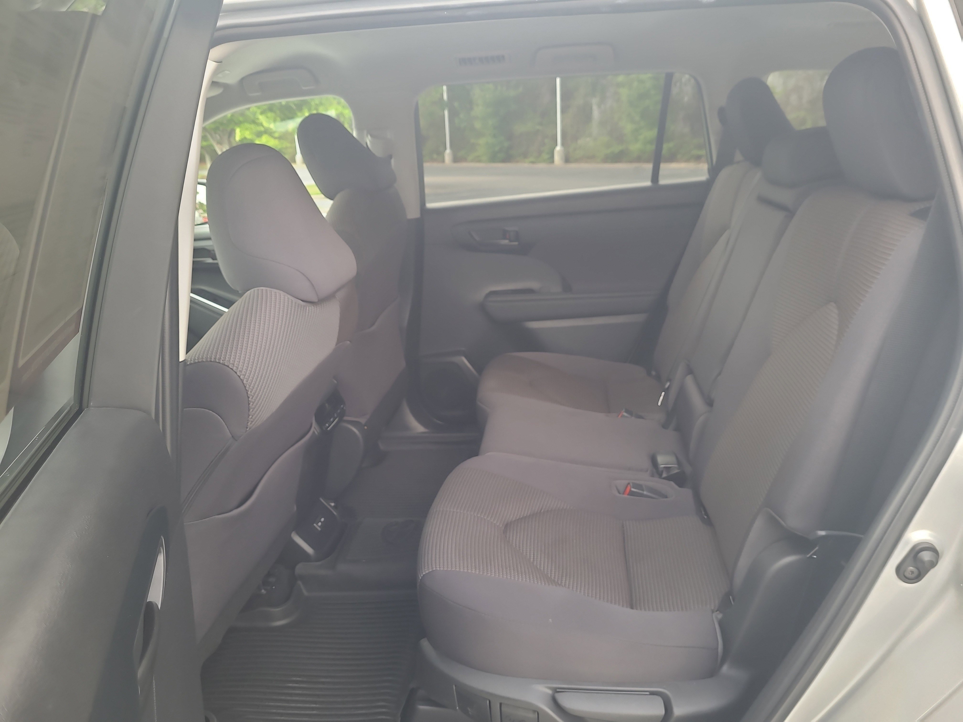 Used 2023 Toyota Highlander LE image 31