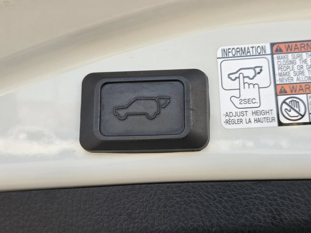 Used 2016 Toyota RAV4 SE FWD image 12