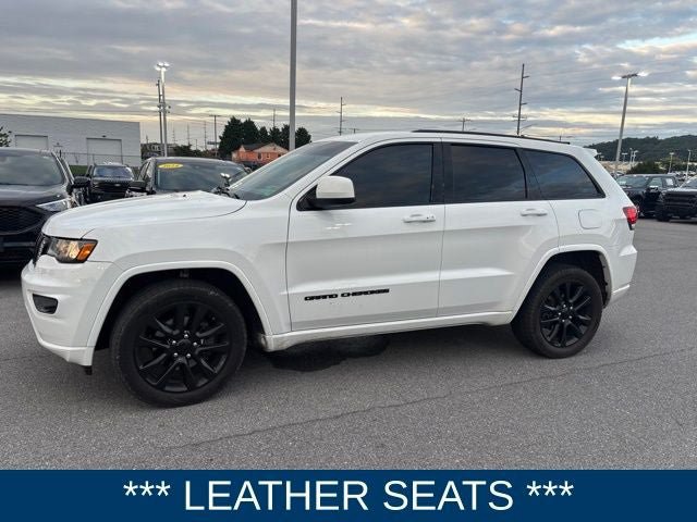 Used 2018 Jeep Grand Cherokee Altitude AWD/4WD image 4