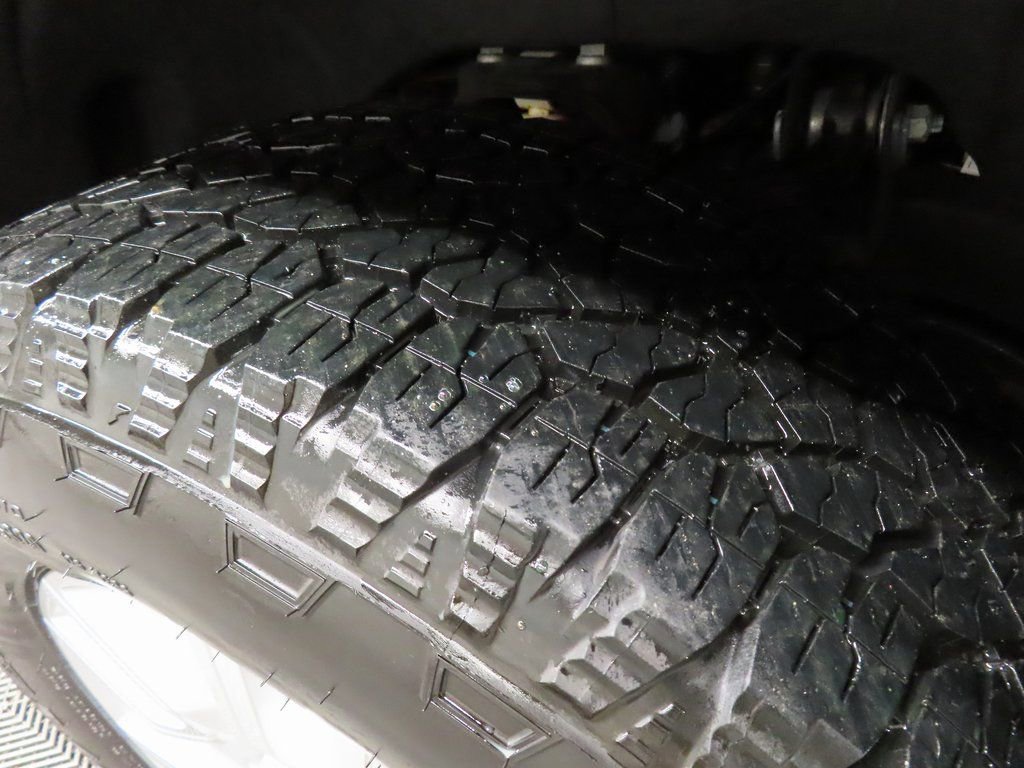 Used 2024 GMC Sierra 2500 SLT w/ SLT Premium Package image 7