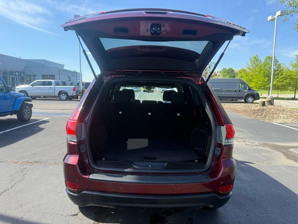 Used 2018 Jeep Grand Cherokee Laredo AWD/4WD image 37