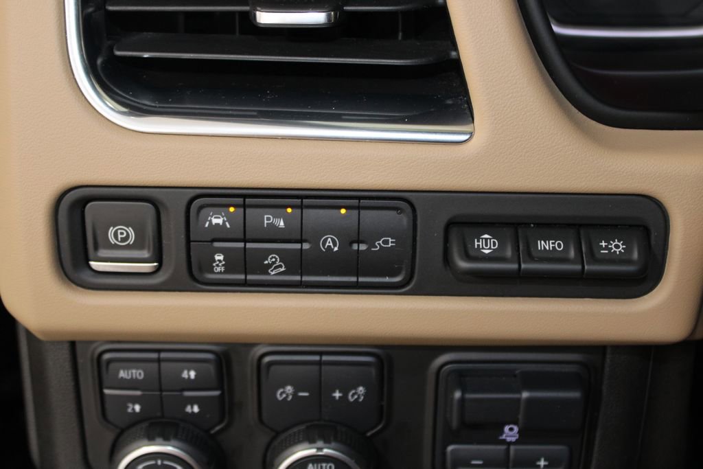 Used 2021 Chevrolet Tahoe Premier w/ Premium Package AWD/4WD image 45