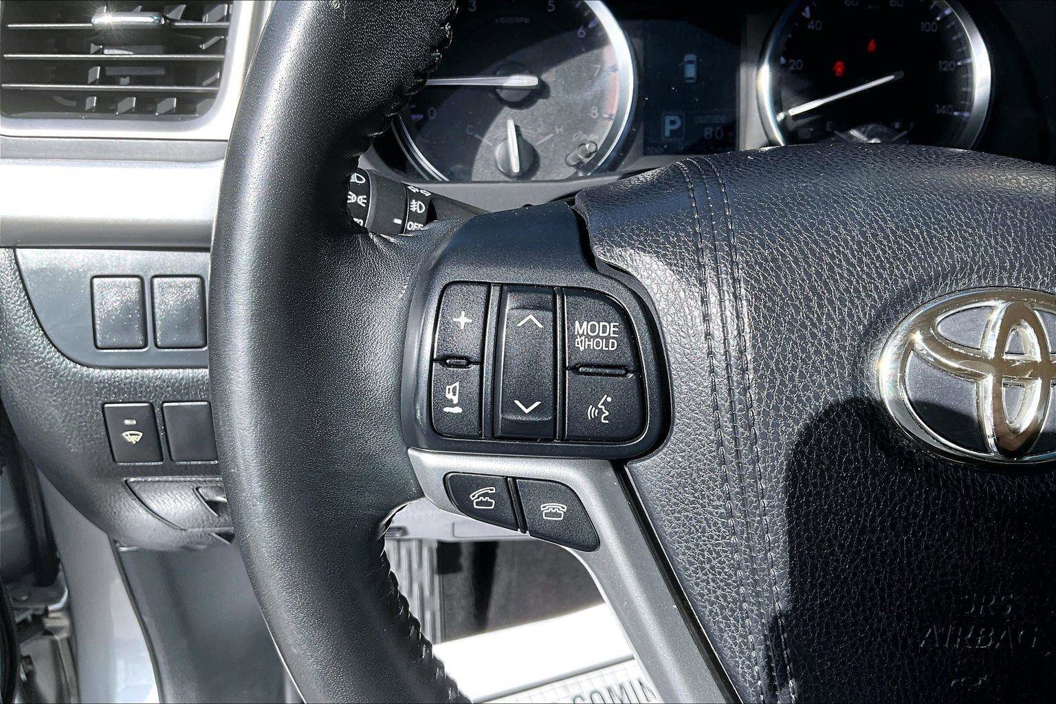 Used 2015 Toyota Highlander Plus FWD image 11